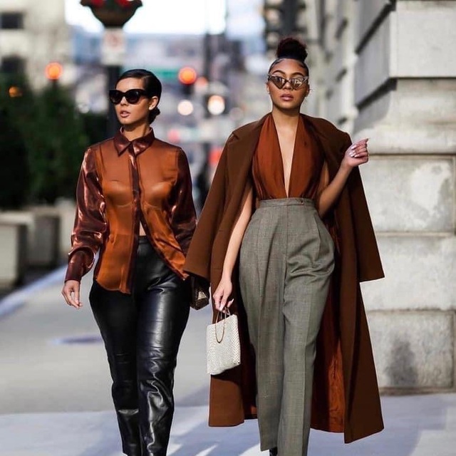 Poshmark banner for @charlies